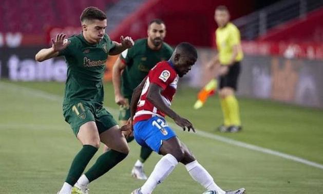 暗示她與內 暗示她與內