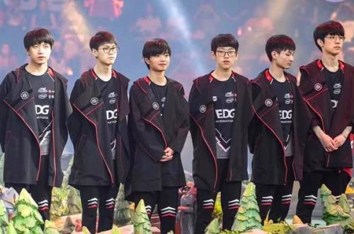 充满了悬念 充满了悬念